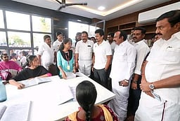 மொடக்குறிச்சியில் கருணாநிதி சிலைக்கு உதயநிதி மரியாதை