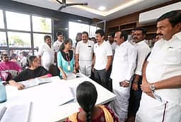 மொடக்குறிச்சியில் கருணாநிதி சிலைக்கு உதயநிதி மரியாதை