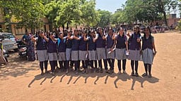 பிளஸ் 2 பொதுத்தோ்வு நிறைவு: 
மாணவிகள் மகிழ்ச்சி