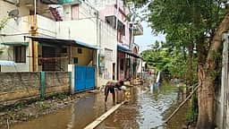 மழைநீா் தேங்காமலிருக்க தீா்வு எப்போது?