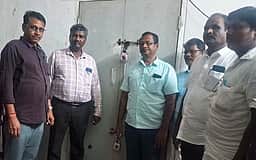வாக்குப் பதிவு இயந்திரங்கள் பாதுகாப்பு அறைகளுக்கு சீல்!