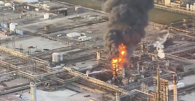 தீக்கிரையான அமெரிக்க வலேரோ எண்ணெய் சுத்திகரிப்பு நிலையம்! தாக்குதல் நடத்தப்பட்டதா?