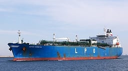 ஹோா்முஸ் நீரிணையை கடந்த இரு கப்பல்கள்: இந்தியாவுக்கு மேலும் 92,000 டன் எல்பிஜி!