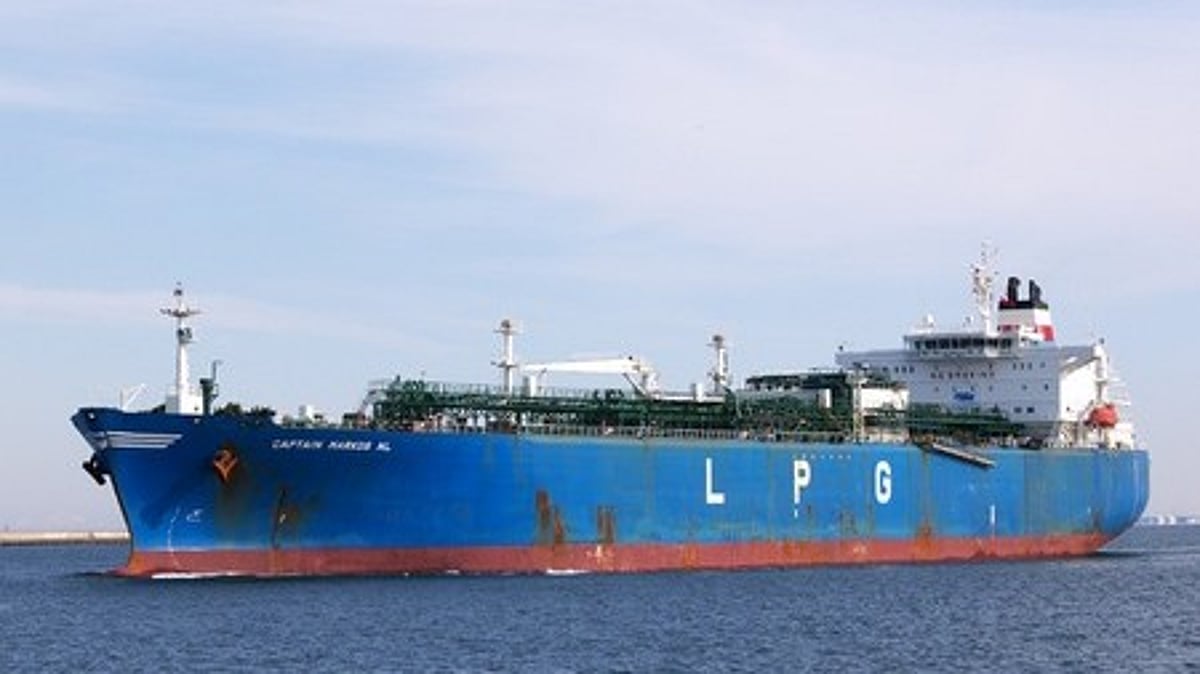 ஹோா்முஸ் நீரிணையை கடந்த இரு கப்பல்கள்: இந்தியாவுக்கு மேலும் 92,000 டன் எல்பிஜி!