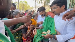 ஆதரவாளர்களின் பணத்தில் டெபாசிட்!