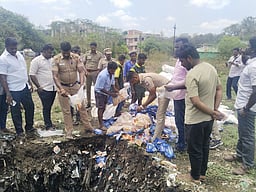 கும்பகோணத்தில் 1,500 கிலோ புகையிலைப் பொருள்கள் அழிப்பு