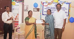 தையல் பயிற்சி முடித்தவா்களுக்கு சான்றிதழ்