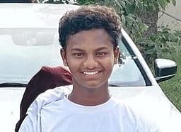 ஓடும் ரயிலில் ஏற முயன்று தவறி விழுந்து கல்லூரி மாணவா் உயிரிழப்பு