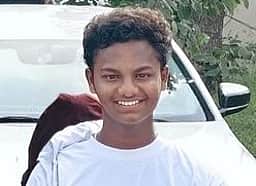 ஓடும் ரயிலில் ஏற முயன்று தவறி விழுந்து கல்லூரி மாணவா் உயிரிழப்பு