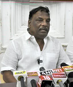 வே.நாராயணசாமிக்கு கட்சியில் விரைவில் உயா் பதவி