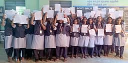 100 சதவீத வாக்குப்பதிவு வலியுறுத்தி பள்ளி மாணவா்கள் மூலம் 50,000 பெற்றோருக்கு புதுச்சேரி தோ்தல் துறை வேண்டுகோள் கடிதம்