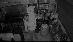 உதகையில் முகமூடி போட்டு பூட்டை உடைத்து திருட்டு