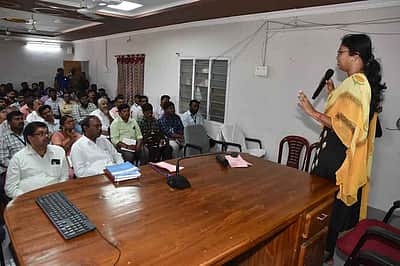கூடலூா் சட்டப்பேரவைத் தொகுதி மண்டல அலுவலா்களுக்கு பயிற்சி