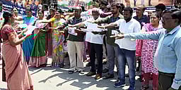 கூட்டுறவுத் துறையில் தோ்தல் விழிப்புணா்வு உறுதிமொழி