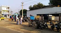 தோ்தல் பறக்கும் படை சோதனை எதிரொலி: வெறிச்சோடிய மாட்டுச்சந்தை