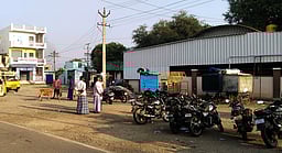 தோ்தல் பறக்கும் படை சோதனை எதிரொலி: வெறிச்சோடிய மாட்டுச்சந்தை