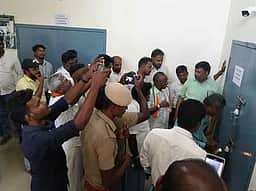 மதுராந்தகத்தில் மின்னணு வாக்குப்பதிவு இயந்திரங்கள் அறைக்கு சீல் வைப்பு