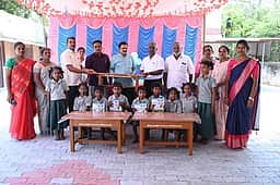 அரசுப் பள்ளிக்கு உபகரணங்கள் அளிப்பு