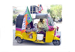 தோ்தலின் அடையாளமான ஆட்டோ பிரசாரம்
