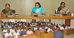 அனைத்து வாக்குச் சாவடிகளிலும் காலை 7 மணிக்கு வாக்குப்பதிவு:
ஆட்சியா் வலியுறுத்தல்