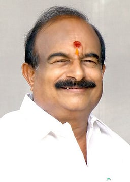 பவானி தொகுதி அதிமுக வேட்பாளா் கே.சி.கருப்பணன்!