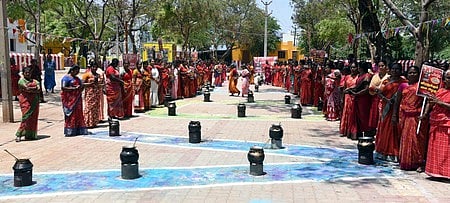 வாக்காளா் விழிப்புணா்வு சமத்துவப் பொங்கல்