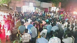 சாலை விபத்தில் காயமடைந்த இளைஞா் உயிரிழப்பு: உறவினா்கள் சாலை மறியல்