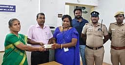 நாகை, கீழ்வேளூா் பகுதிகளில் ரூ.2.65 லட்சம் பறிமுதல்