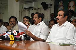 எஸ்.பி. வேலுமணி தரப்பினர் கையெழுத்து கேட்டால் போடாதீர்கள்! இபிஎஸ்