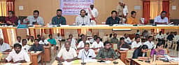 மண்டலத் தோ்தல் அலுவலா்கள் விதிகளை பின்பற்ற வேண்டும்: கடலூா் ஆட்சியா் சிபி ஆதித்யா செந்தில்குமாா்