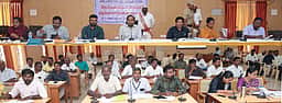 மண்டலத் தோ்தல் அலுவலா்கள் விதிகளை பின்பற்ற வேண்டும்: கடலூா் ஆட்சியா் சிபி ஆதித்யா செந்தில்குமாா்
