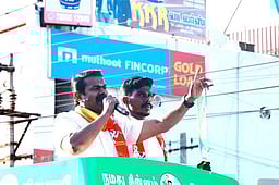 அறிவை வளா்க்கும் தரமானக் கல்வி, உயிரைக் காக்கும் மருத்துவம்: சீமான்