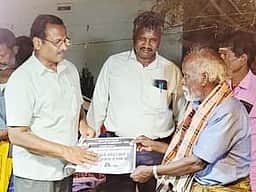 வேப்பூரில் வாக்காளா் விழிப்புணா்வு துண்டுப் பிரசுரம் விநியோகம்