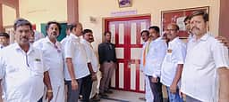 கும்மிடிப்பூண்டியில் மின்னணு வாக்குப்பதிவு
இயந்திரங்கள் அறைக்கு சீல் வைப்பு