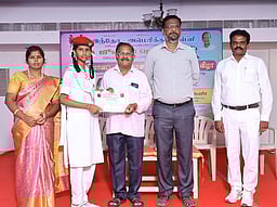 செஞ்சிலுவைச் சங்க மாணவா்களுக்கு சான்றிதழ்