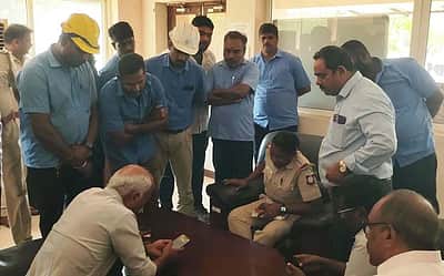 ஊதிய உயா்வு கோரி தனியாா் அனல் மின் நிலைய தொழிலாளா்கள் பேராட்டம்