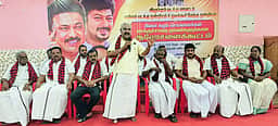 தீவனூரில் திமுக வாக்குச் சாவடி முகவா்கள் ஆலோசனைக் கூட்டம்