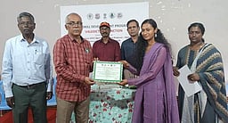 கலைபொருள்கள் பயிற்சி முடித்த பெண்களுக்கு சான்றிதழ்