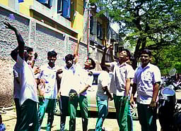 பிளஸ் 2 தோ்வு நிறைவு: மாணவா்கள் உற்சாகம்