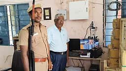 திருவாடானையில் மின்னணு இயந்திரங்கள் வைக்கப்பட்ட அறைக்கு  போலீஸ் பாதுகாப்பு