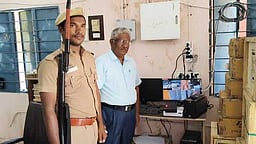 திருவாடானையில் மின்னணு இயந்திரங்கள் வைக்கப்பட்ட அறைக்கு போலீஸ் பாதுகாப்பு