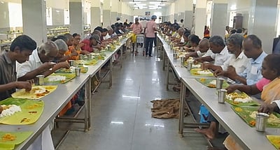 எல்பிஜி தட்டுப்பாடு: விறகு அடுப்பிற்கு மாறிய ஸ்ரீரங்கம் கோயில் அன்னதானம்!