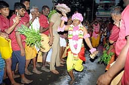 காசிபாளையம் ஸ்ரீகரிய காளியம்மன் கோயிலில் குண்டம் திருவிழா