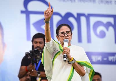 மேற்கு வங்கத்தை சிதைத்து அடையாளத்தை மாற்ற நினைக்கும் பாஜக! திரிணமூல்  