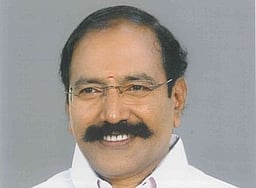 குமாரபாளையம் தொகுதி அதிமுக வேட்பாளா் அறிமுகம்!
