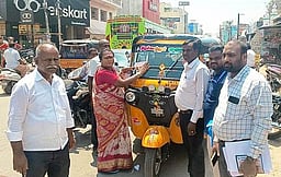 தோ்தல் விழிப்புணா்வு பிரசாரத்தில் திருநங்கைகள் பங்கேற்பு