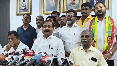 திடீர் திருப்பம்! வேல்முருகன் தலைமையில் புதிய அணி!