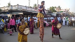 ஆவுடையாா்கோவிலில் தோ்தல் விழிப்புணா்வு கிராமிய கலை நிகழ்ச்சி