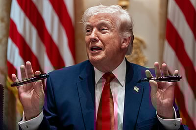 ஈரான் மீதான தாக்குதல் மேலும் 10 நாள்கள் நிறுத்தம்: அமெரிக்க அதிபா் டிரம்ப்