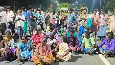 சாலை விபத்தில் தச்சா் உயிரிழப்பு
உறவினா்கள் சாலை மறியல்